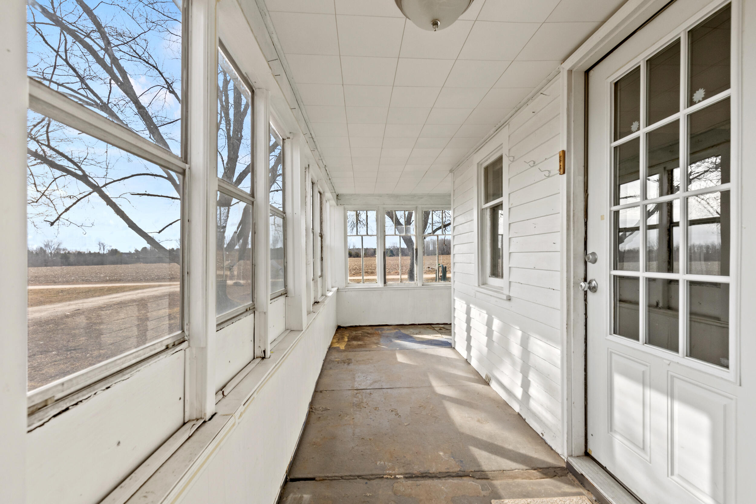 19200 West Kimball Road Pierson, MI 49339 - Photo 5 of 43 Front Porch