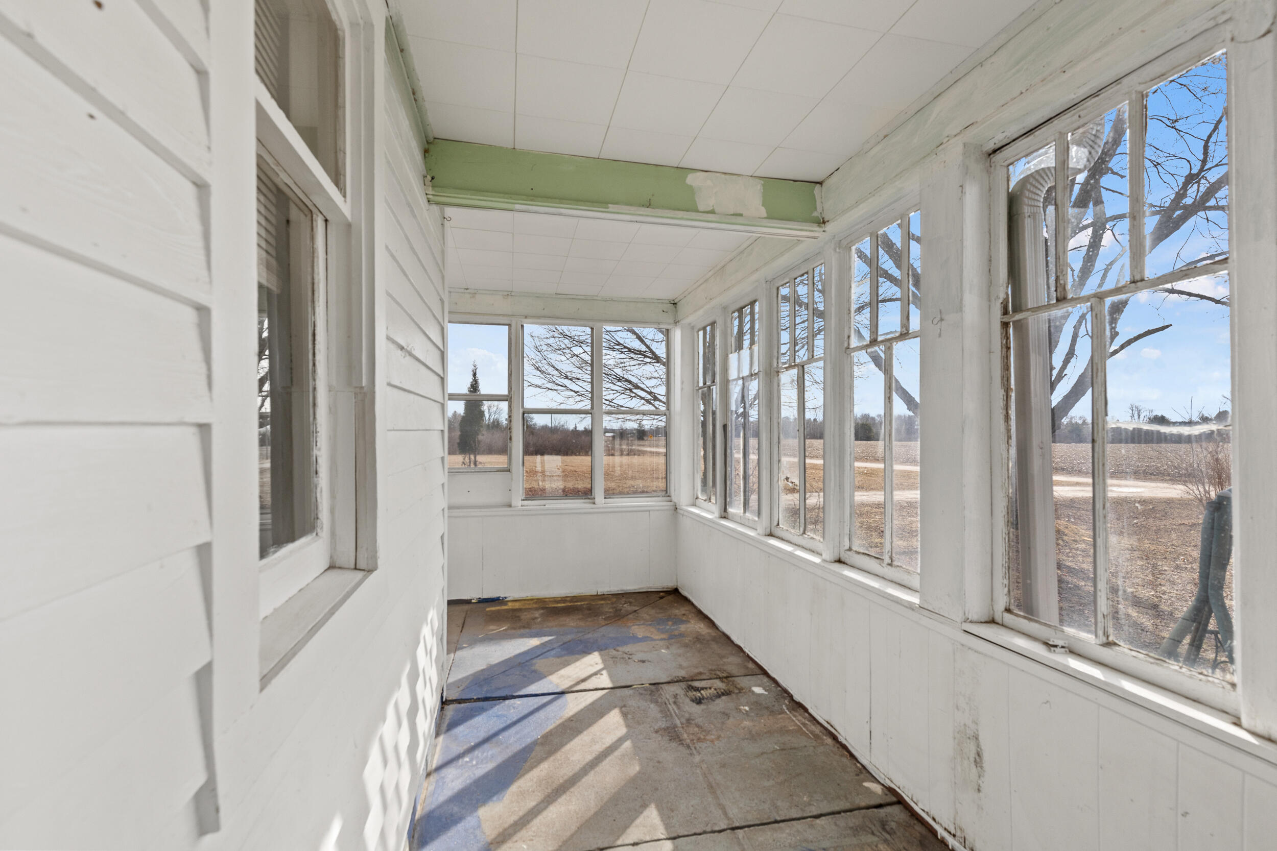 19200 West Kimball Road Pierson, MI 49339 - Photo 6 of 43 Front Porch