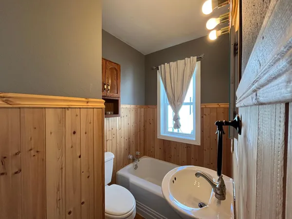 $154,900 | 105 Arnold Avenue North, Thief River Falls, MN 56701