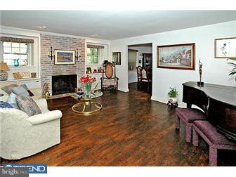 832 Ivy Road Ambler, PA 19002 - Photo 2 of 10 Living Room