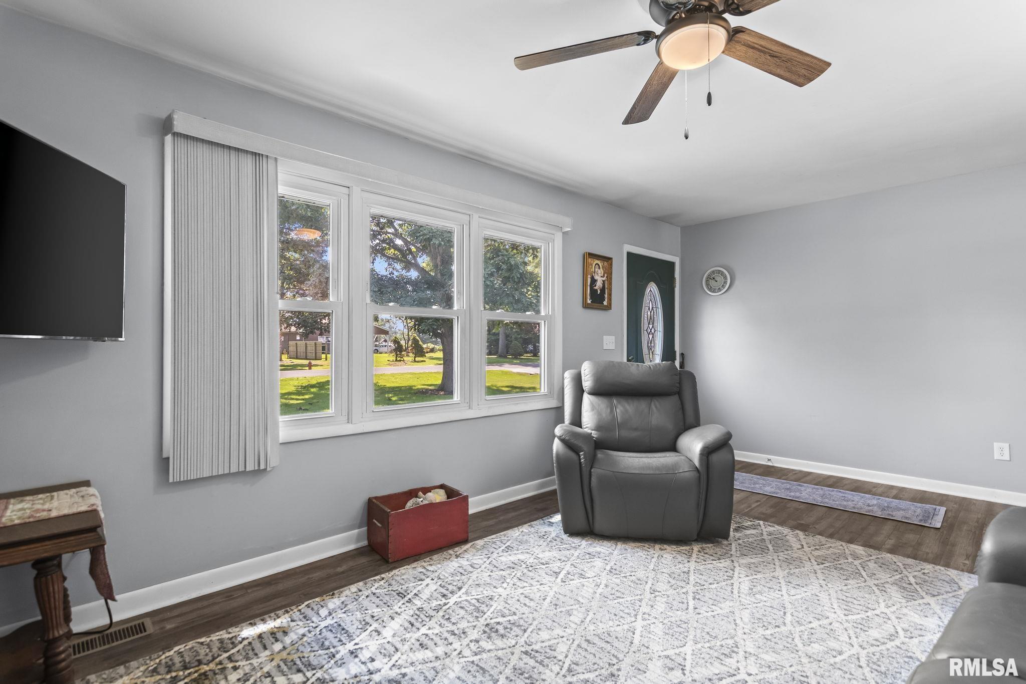 3435 Greenview Drive Decatur, IL 62521 - Photo 5 of 38