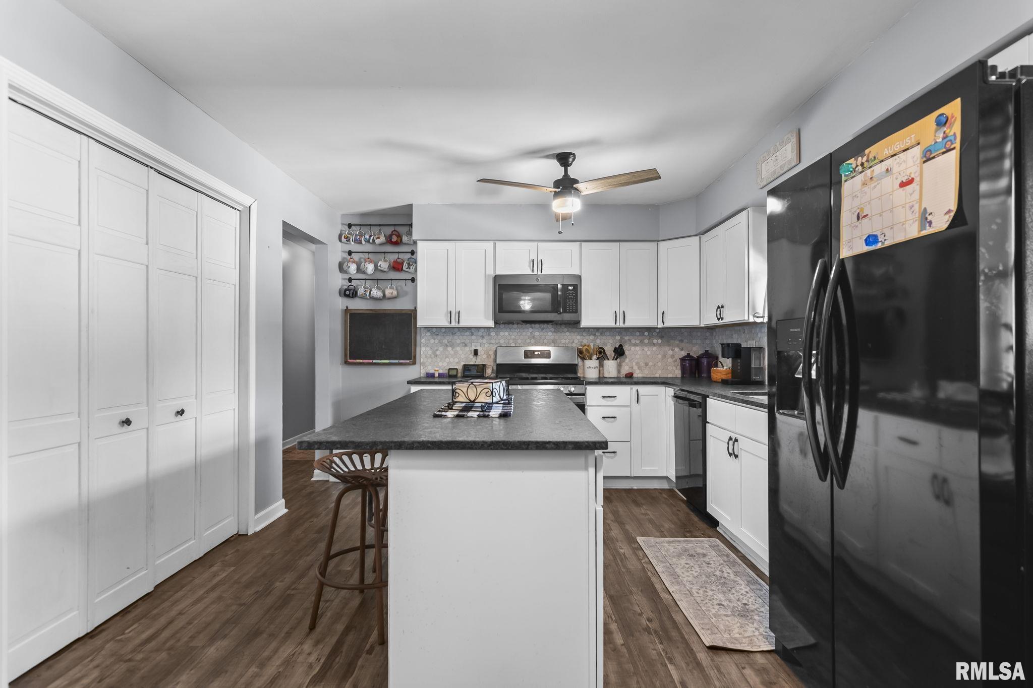 3435 Greenview Drive Decatur, IL 62521 - Photo 8 of 38