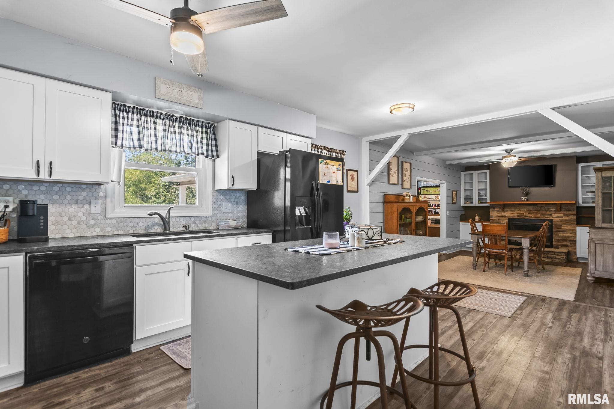 3435 Greenview Drive Decatur, IL 62521 - Photo 9 of 38