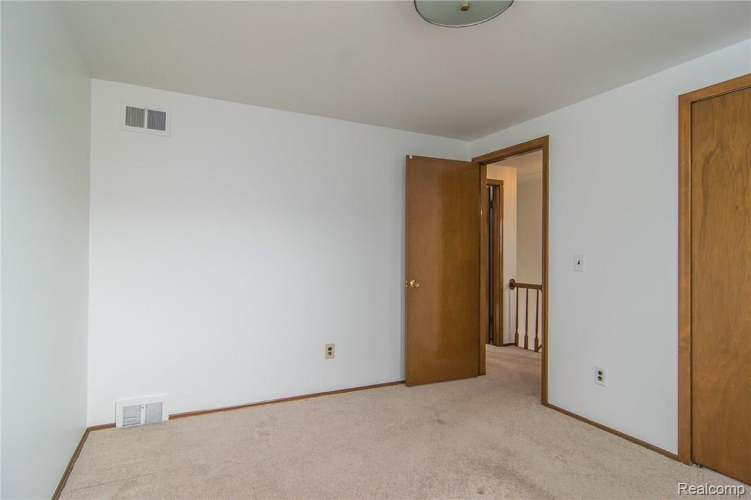 29540 North Rutherland Street Southfield, MI 48076 - Photo 28 of 49 DSC_0077.jpg