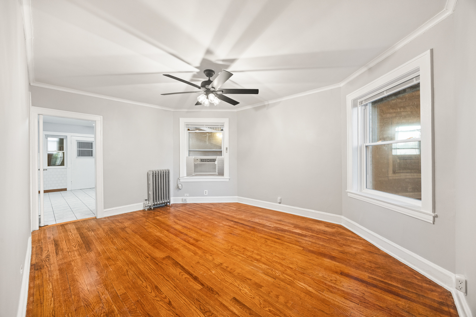 2443 West Gunnison Street, Unit 1 Chicago, IL 60625 - Photo 4 of 16