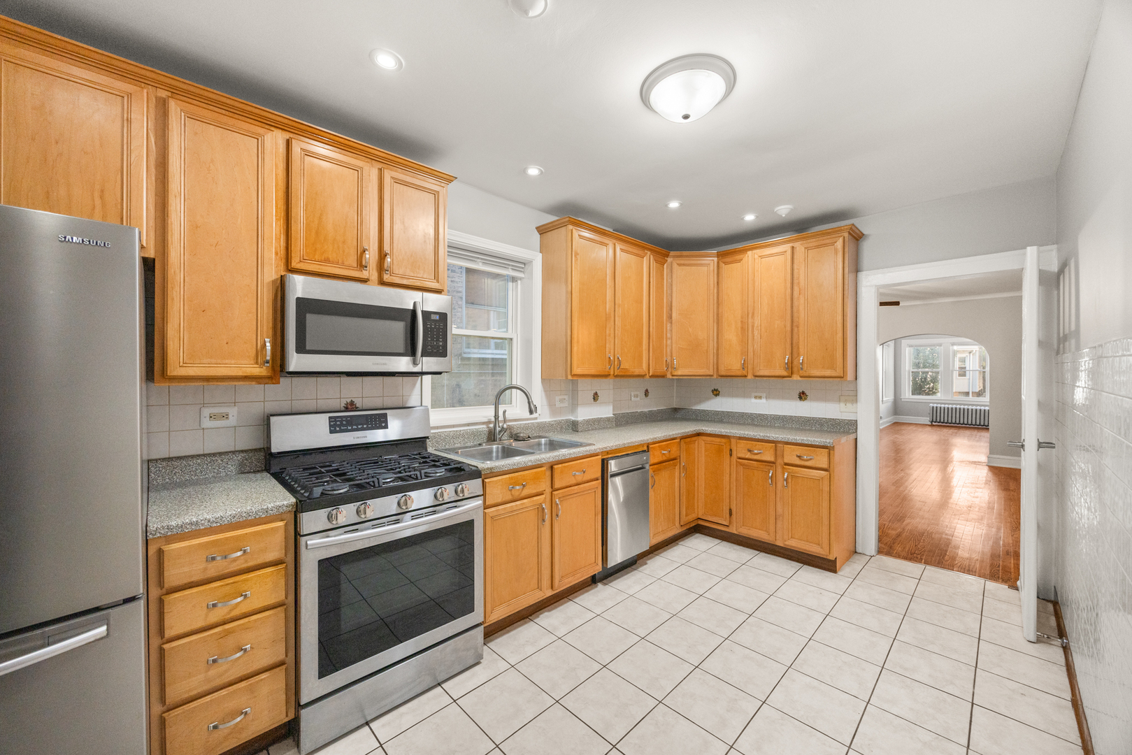 2443 West Gunnison Street, Unit 1 Chicago, IL 60625 - Photo 7 of 16