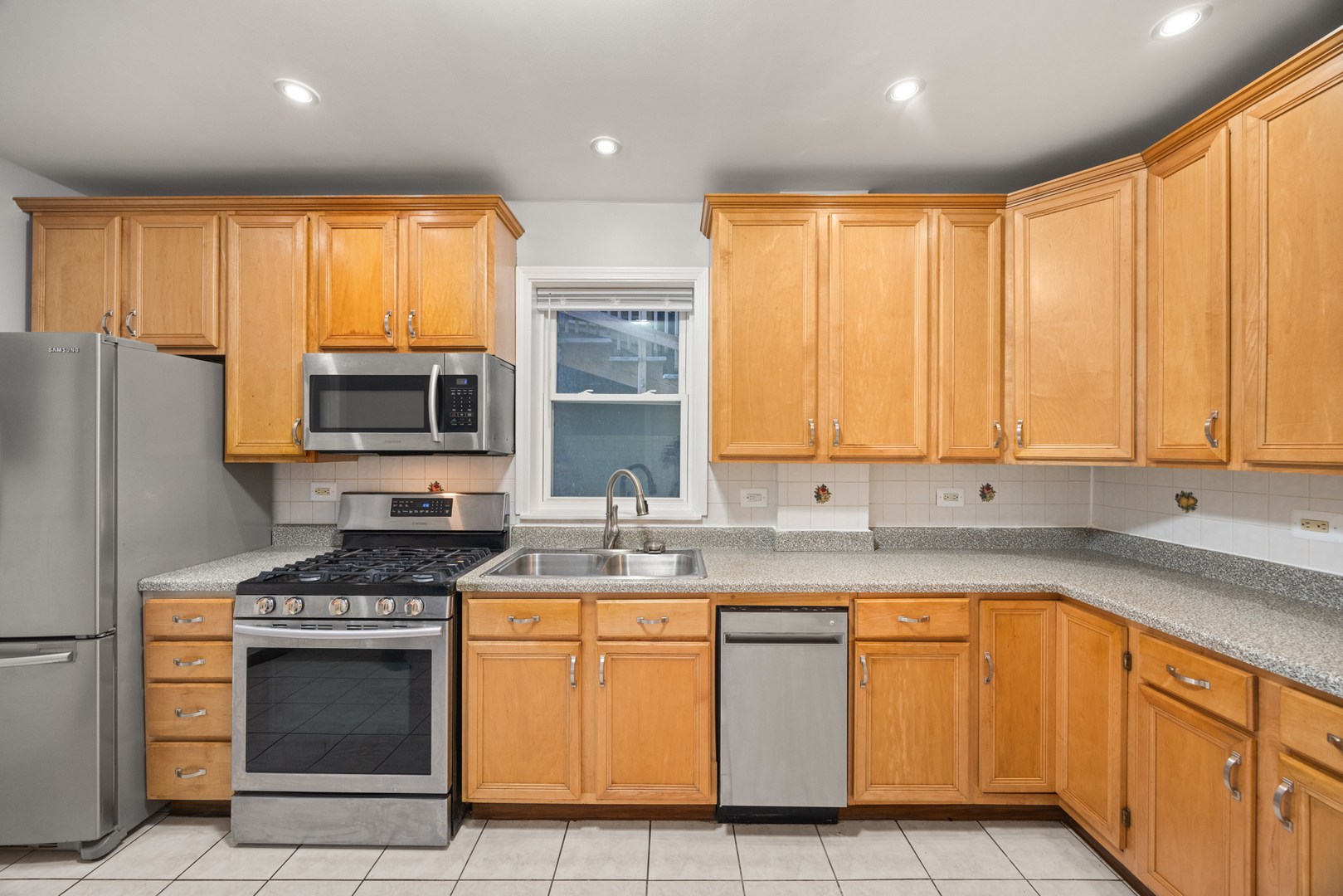 2443 West Gunnison Street, Unit 1 Chicago, IL 60625 - Photo 8 of 16