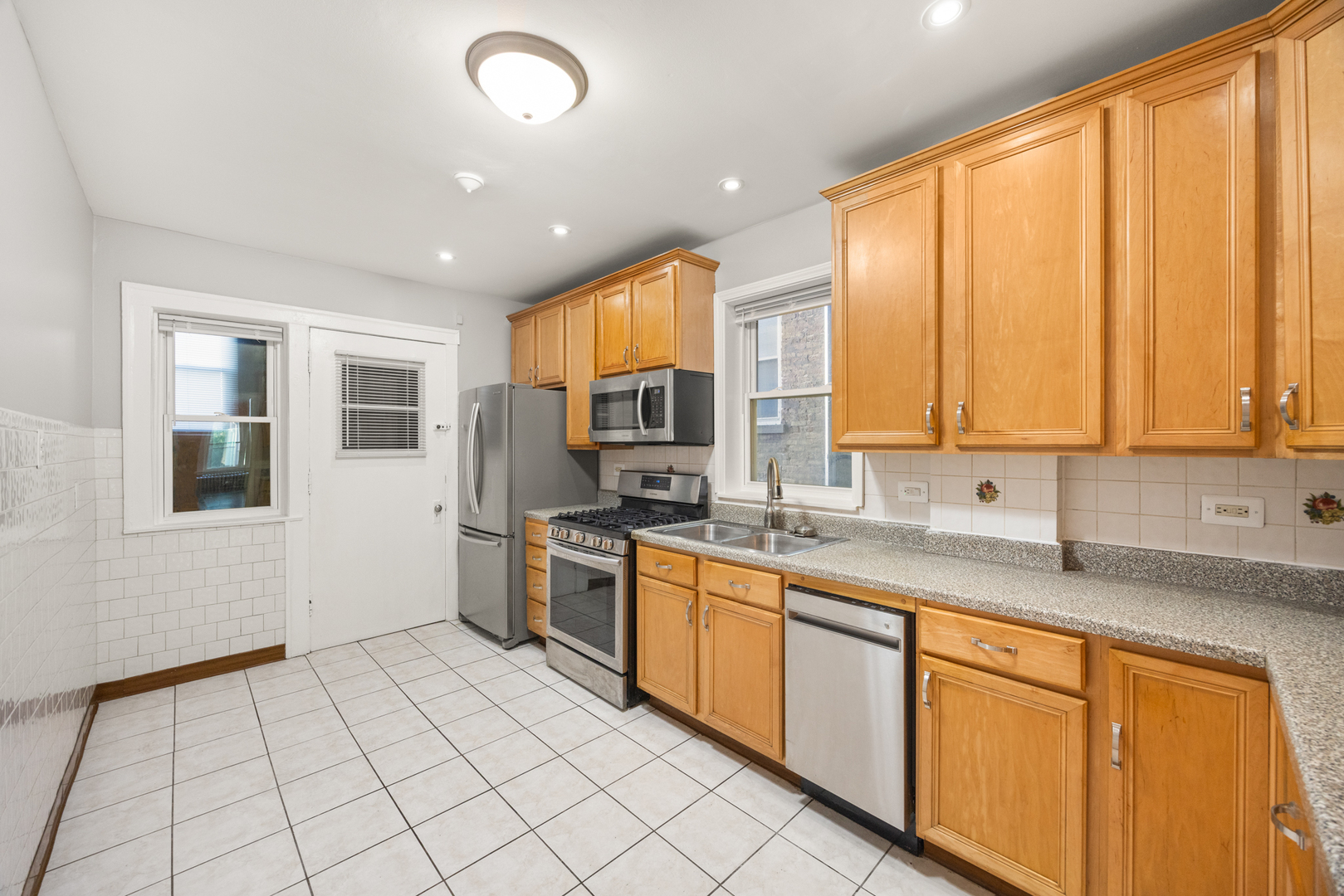 2443 West Gunnison Street, Unit 1 Chicago, IL 60625 - Photo 9 of 16