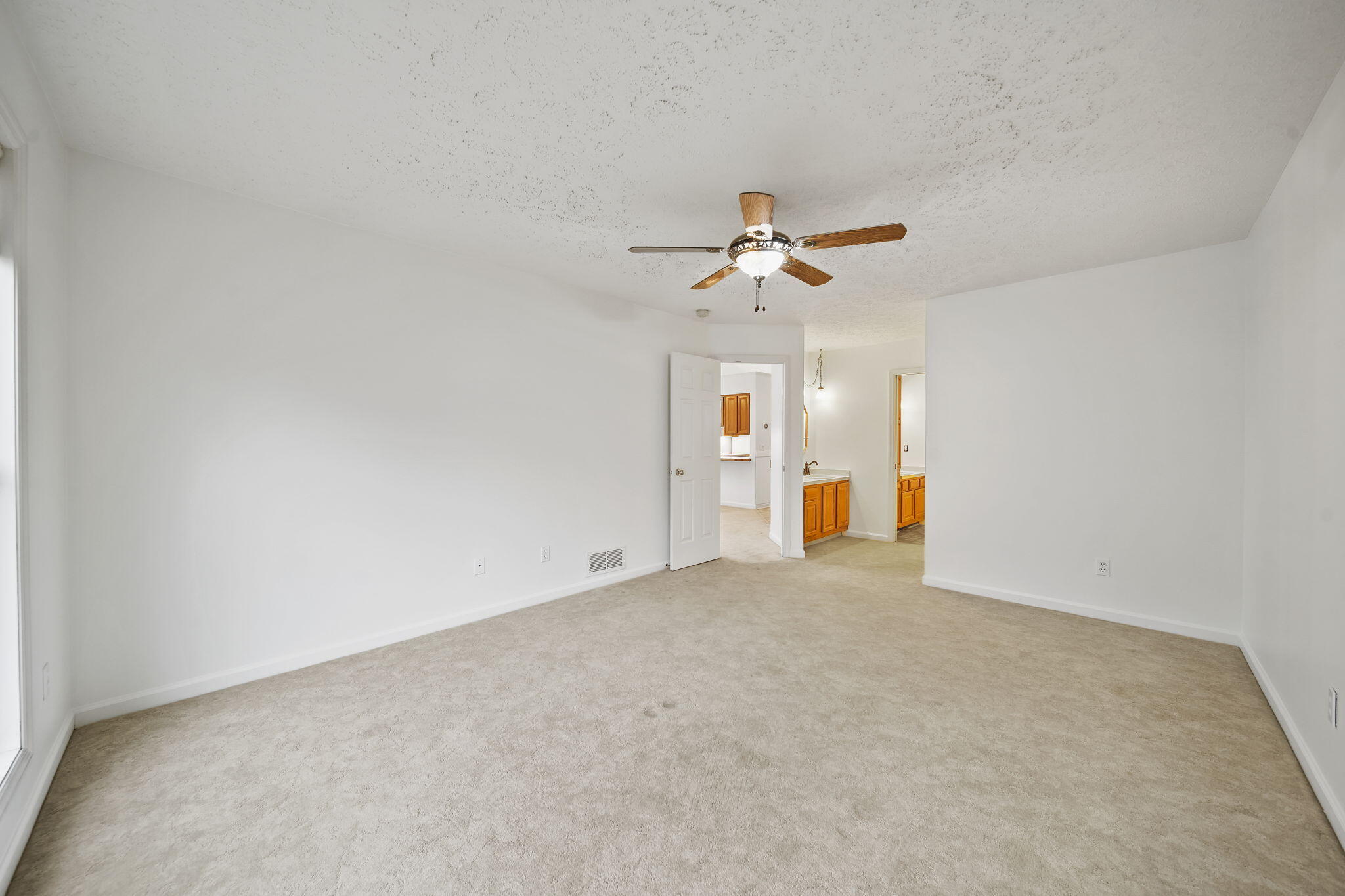2415 North Aurelius Road, Unit 12 Holt, MI 48842 - Photo 21 of 43 21-web-or-mls-DSC04885