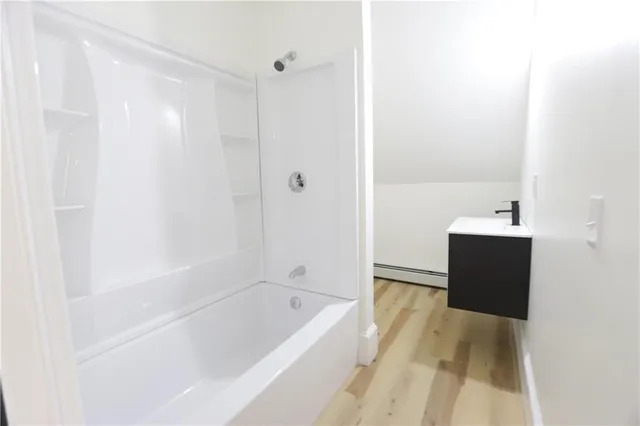 $1,400 | 686 Broadway, Unit 3F, Pawtucket, RI 02860