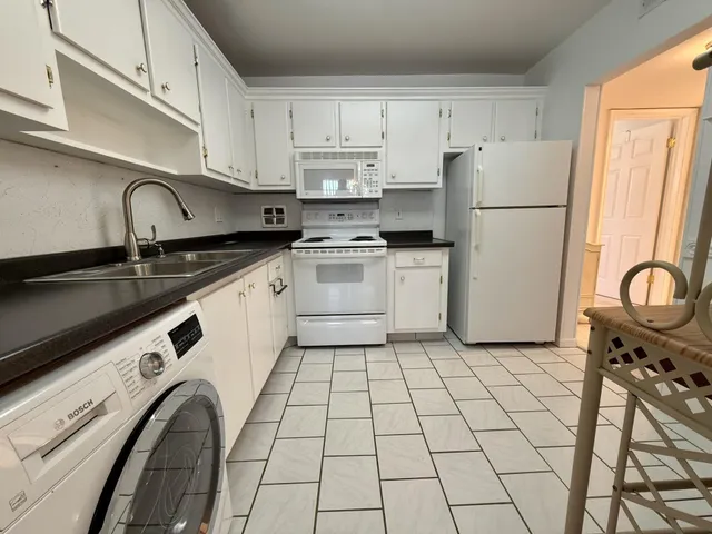 $1,550 | 189 Stratford North, West Palm Beach, FL 33417