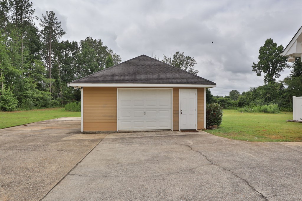 850 Lee Road Phenix City, AL 36870 - Photo 3 of 44