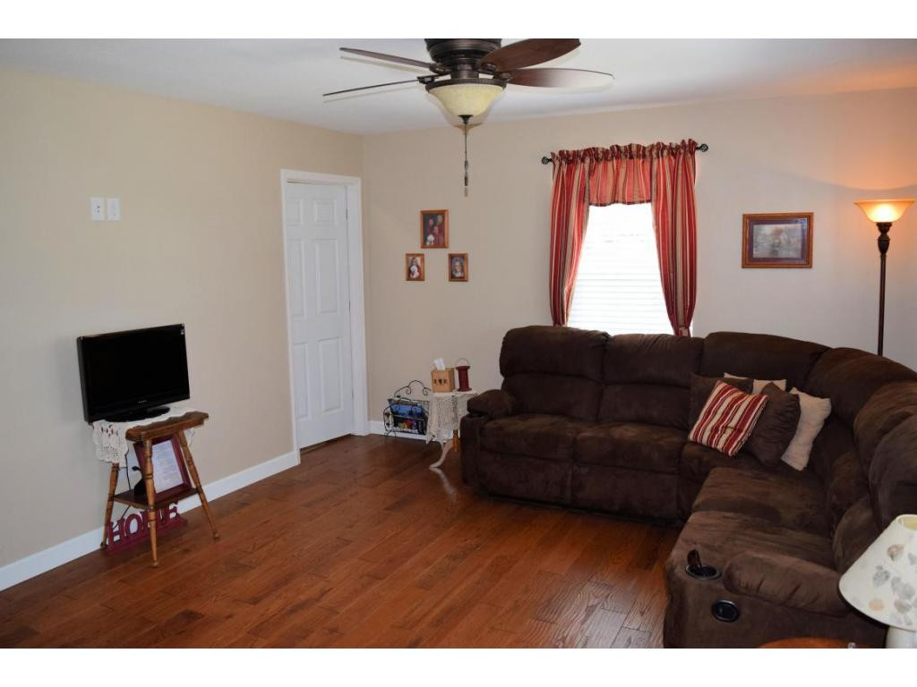 152 Sliger Road Telford, TN 37690 - Photo 7 of 24 Living Area