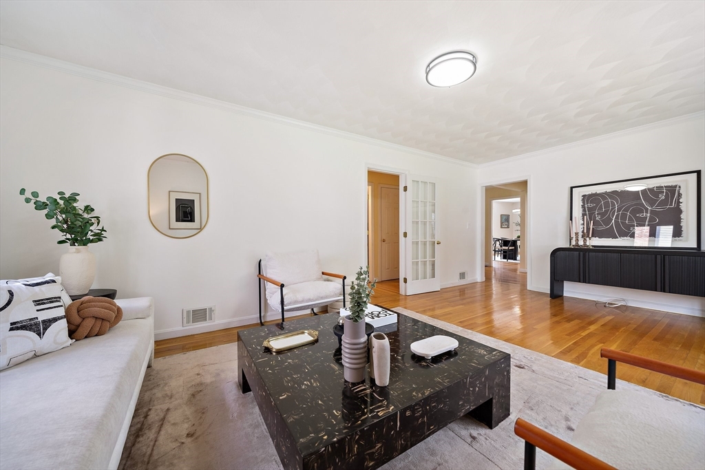 28 Mansfield Road Wellesley, MA 02481 - Photo 13 of 41