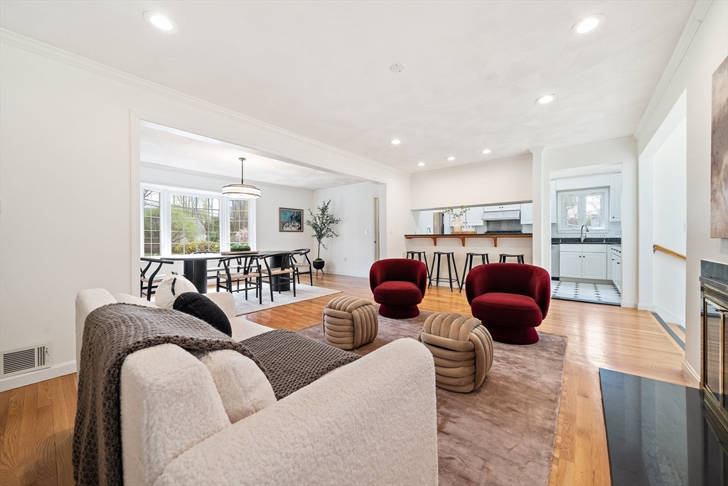 28 Mansfield Road Wellesley, MA 02481 - Photo 2 of 41