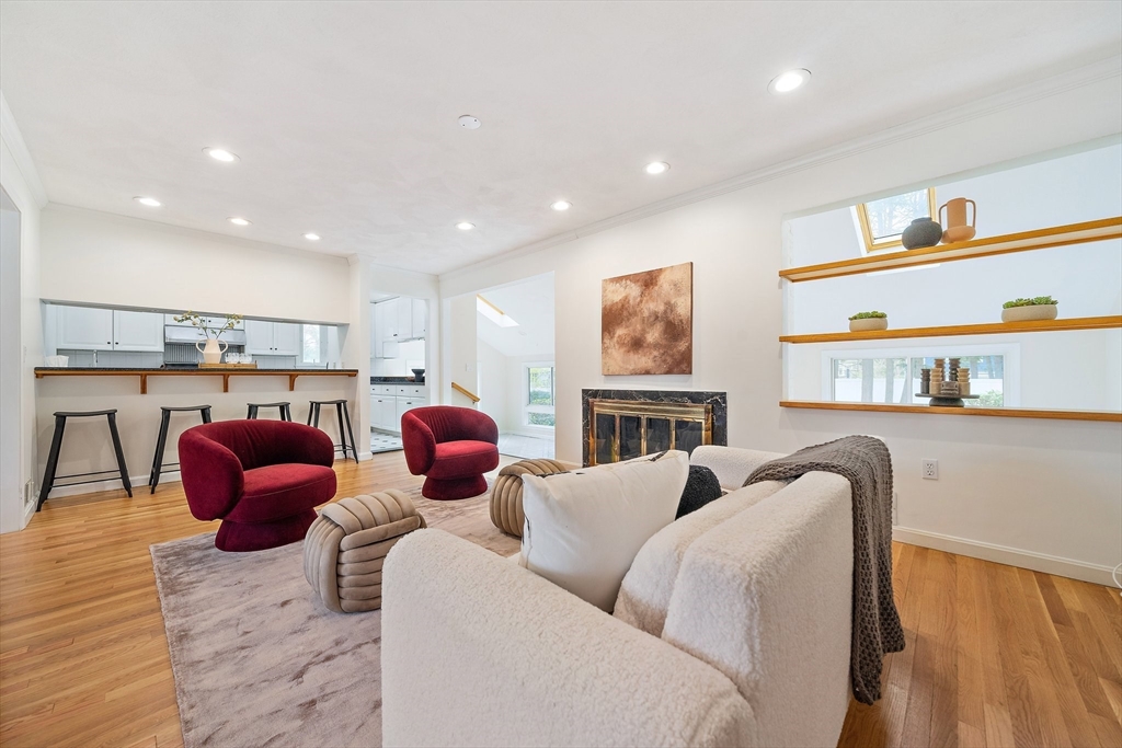 28 Mansfield Road Wellesley, MA 02481 - Photo 3 of 41