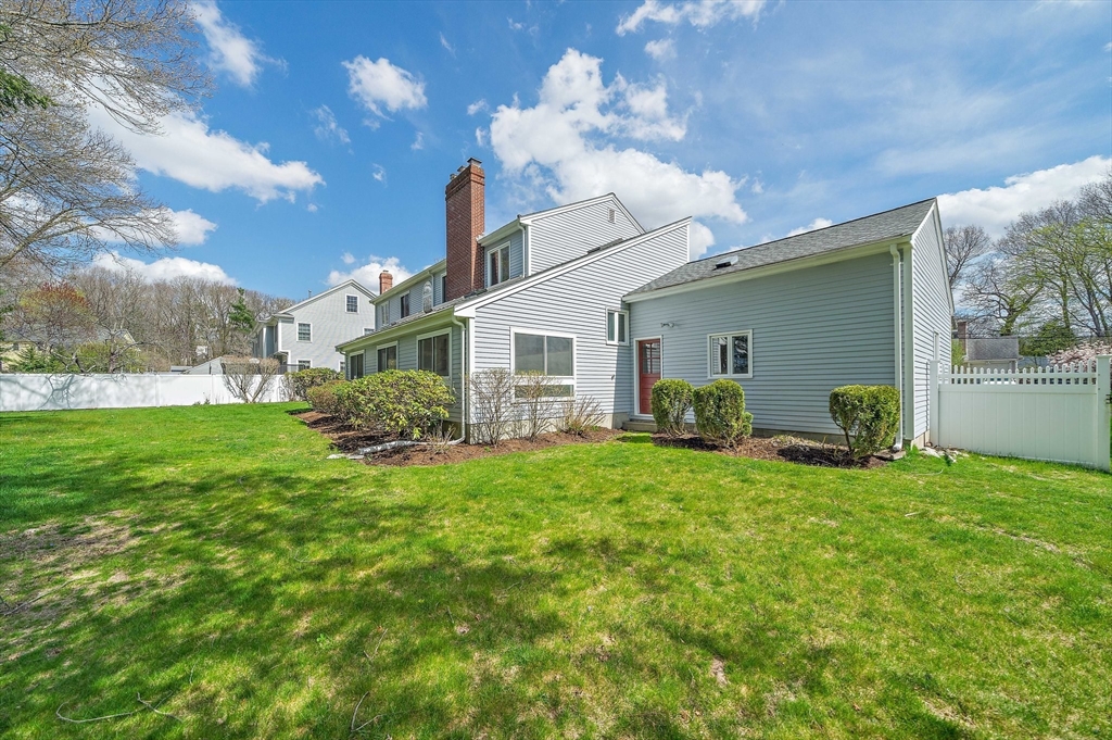 28 Mansfield Road Wellesley, MA 02481 - Photo 38 of 41