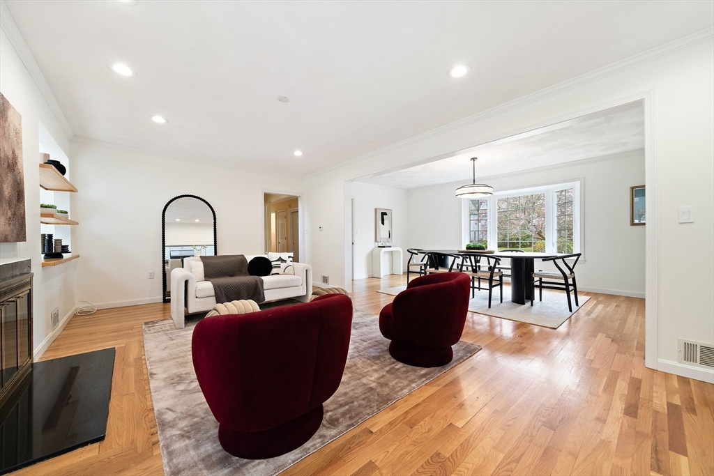 28 Mansfield Road Wellesley, MA 02481 - Photo 5 of 41