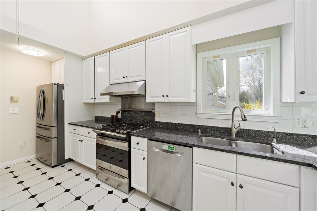 28 Mansfield Road Wellesley, MA 02481 - Photo 6 of 41