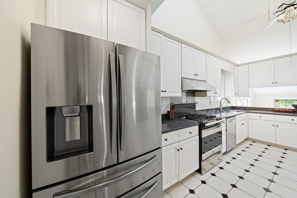 28 Mansfield Road Wellesley, MA 02481 - Photo 7 of 41