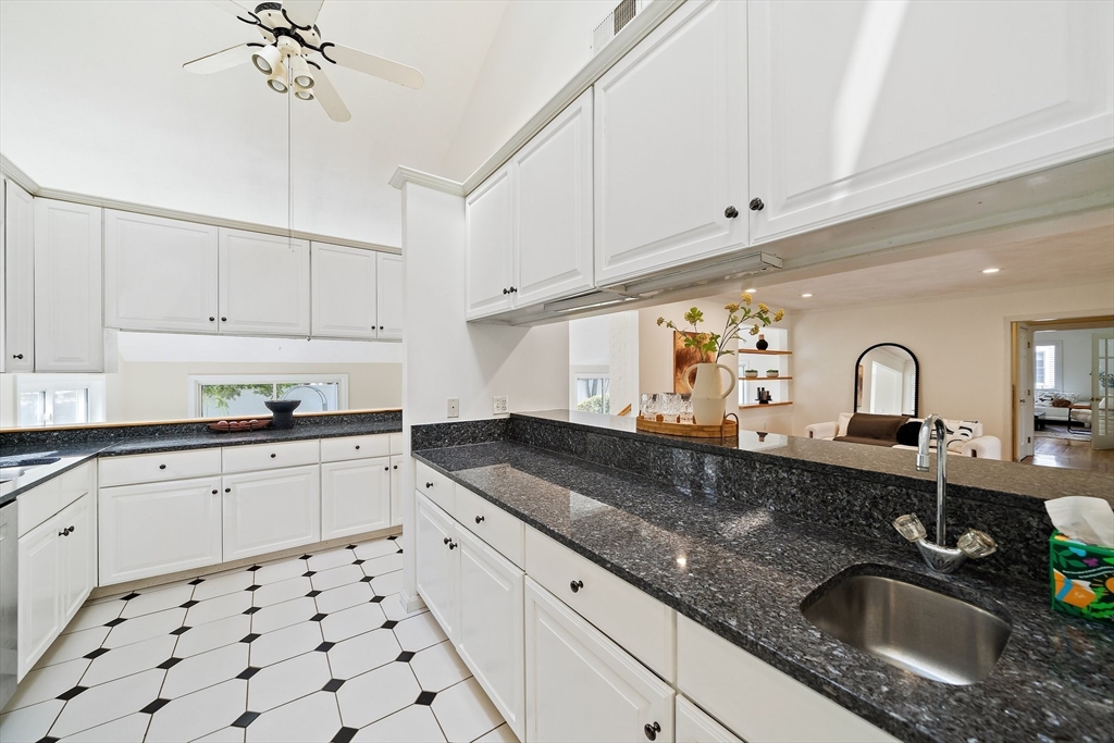 28 Mansfield Road Wellesley, MA 02481 - Photo 8 of 41