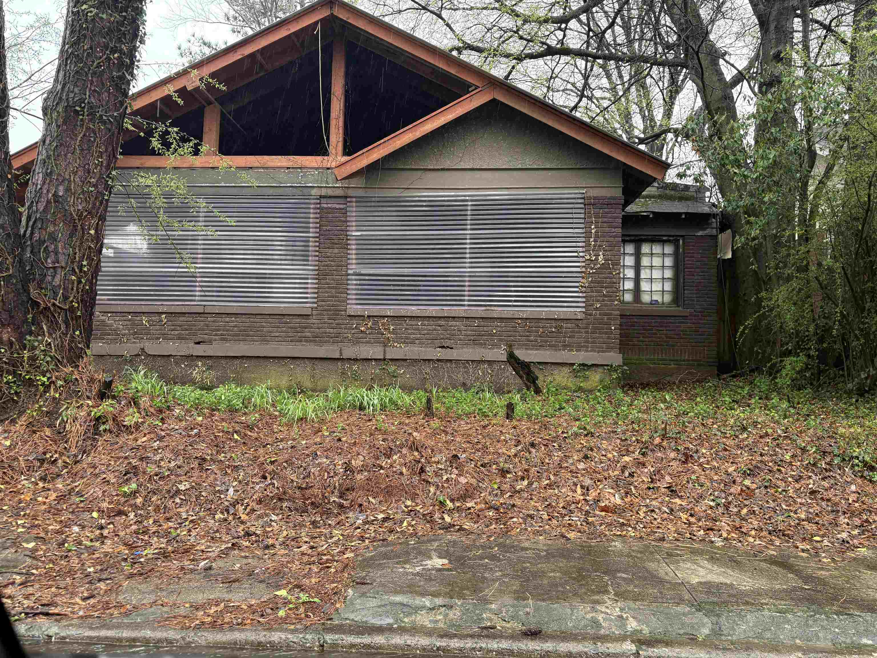 1637 Linden Ave  