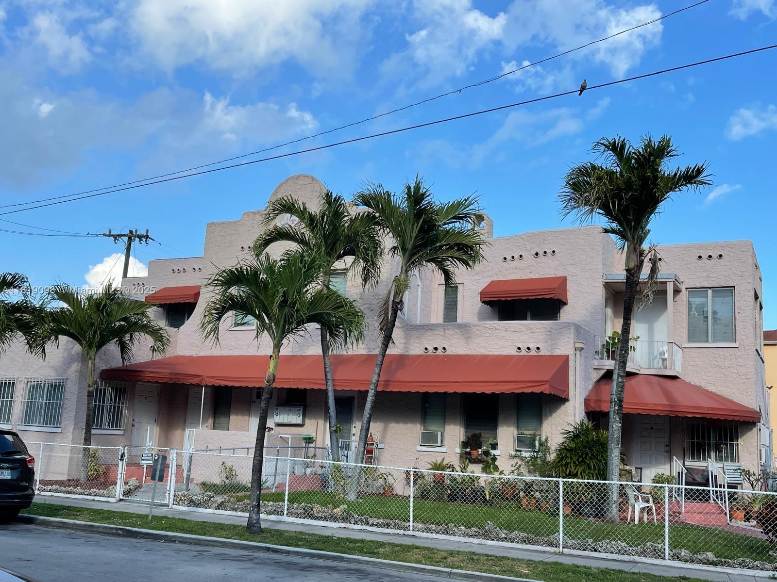 a view of multiple houses with a yard