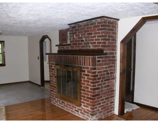 27 Jordan Road Halifax, MA 02338 - Photo 8 of 20 Gallery Image 8