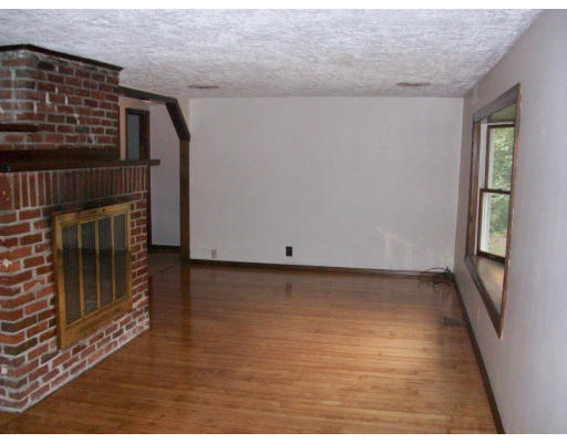 27 Jordan Road Halifax, MA 02338 - Photo 9 of 20 Gallery Image 9