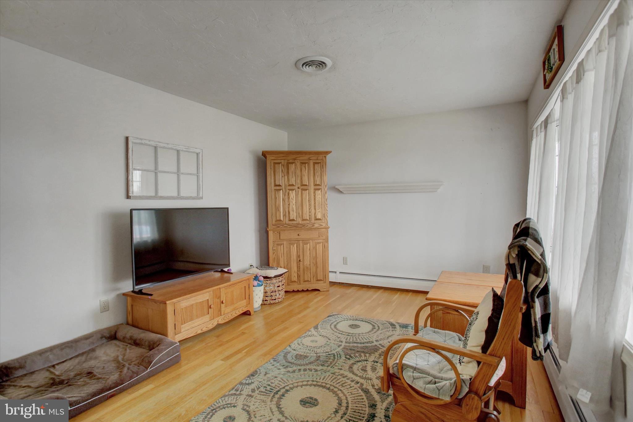 6600 Slabtown Road Waynesboro, PA 17268 - Photo 9 of 43 Living room