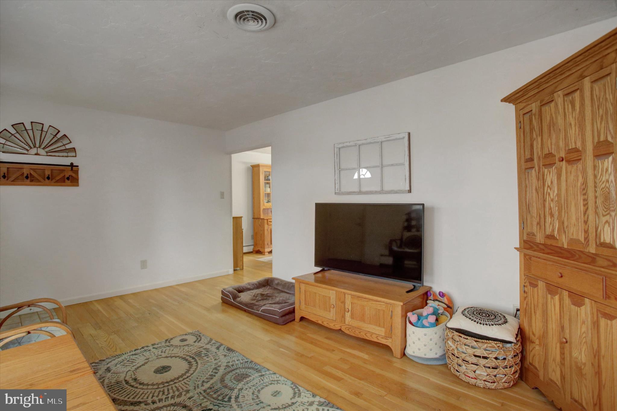 6600 Slabtown Road Waynesboro, PA 17268 - Photo 10 of 43 Living room
