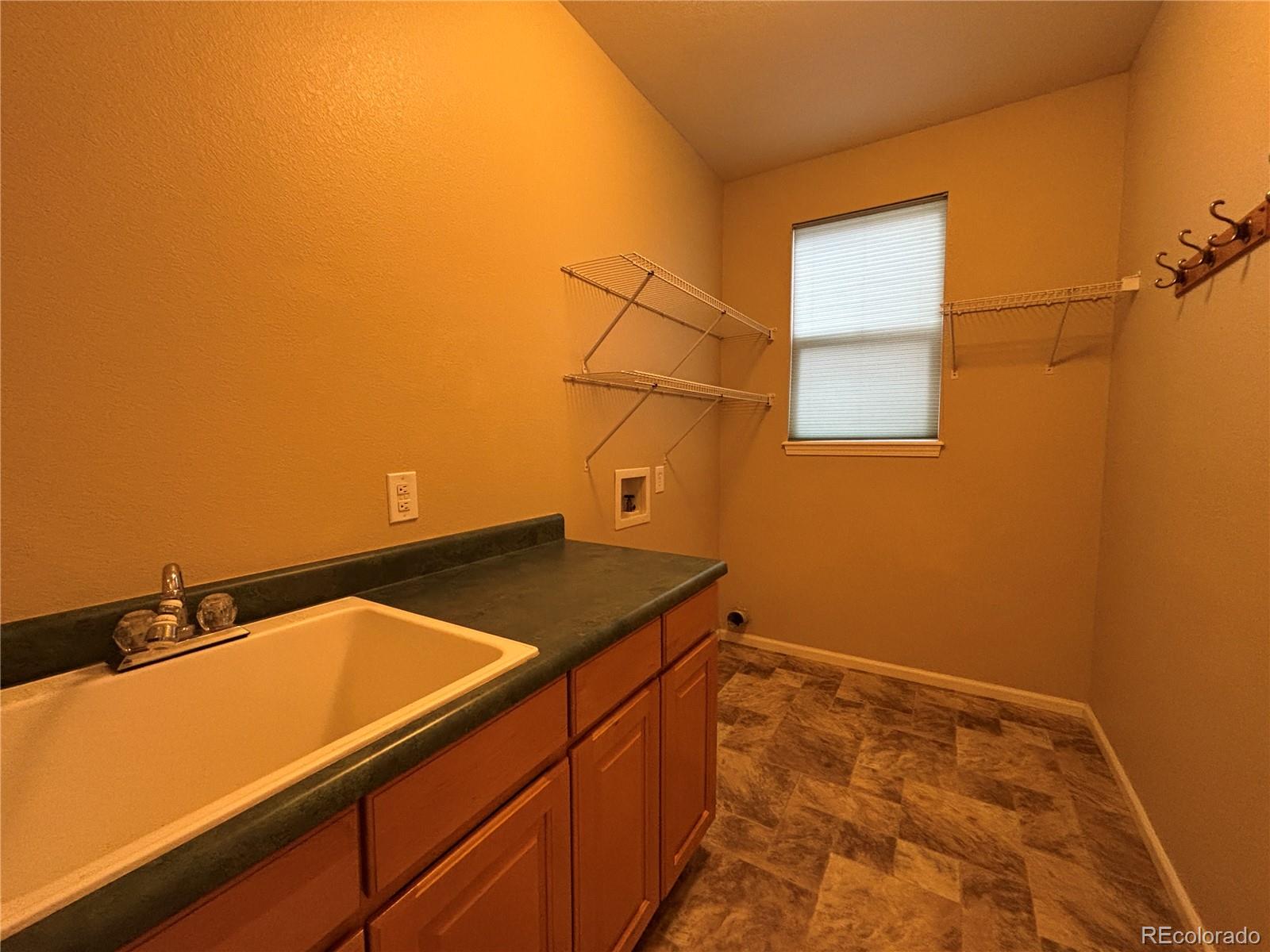 10027 Sylvestor Road Highlands Ranch, CO 80129 - Photo 10 of 25 Gallery Image 10