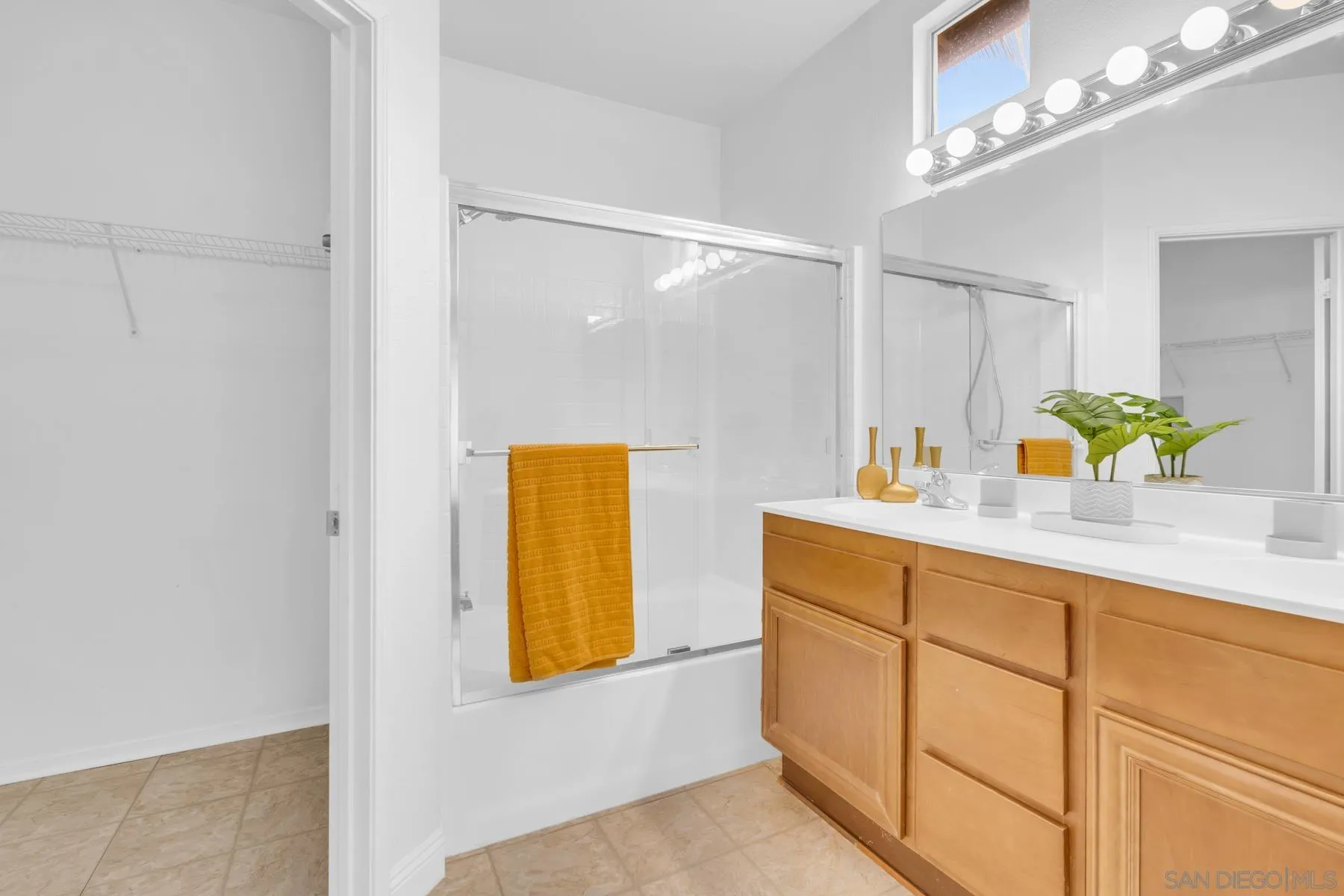 649 Sumner Way, Unit 6 Oceanside, CA 92058 - Photo 13 of 30 a bathroom with a sink and a mirror