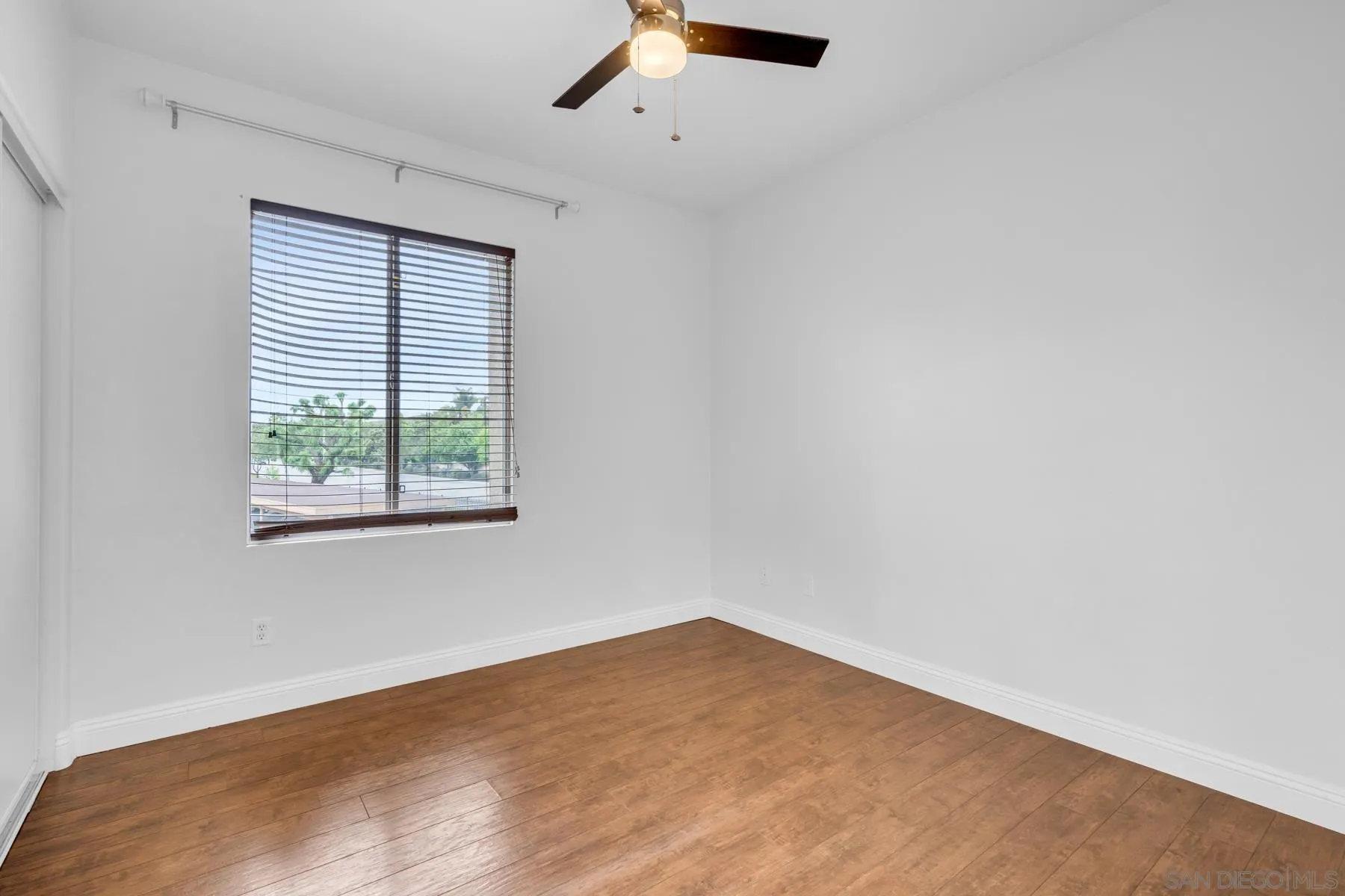 649 Sumner Way, Unit 6 Oceanside, CA 92058 - Photo 18 of 30 an empty room with a window