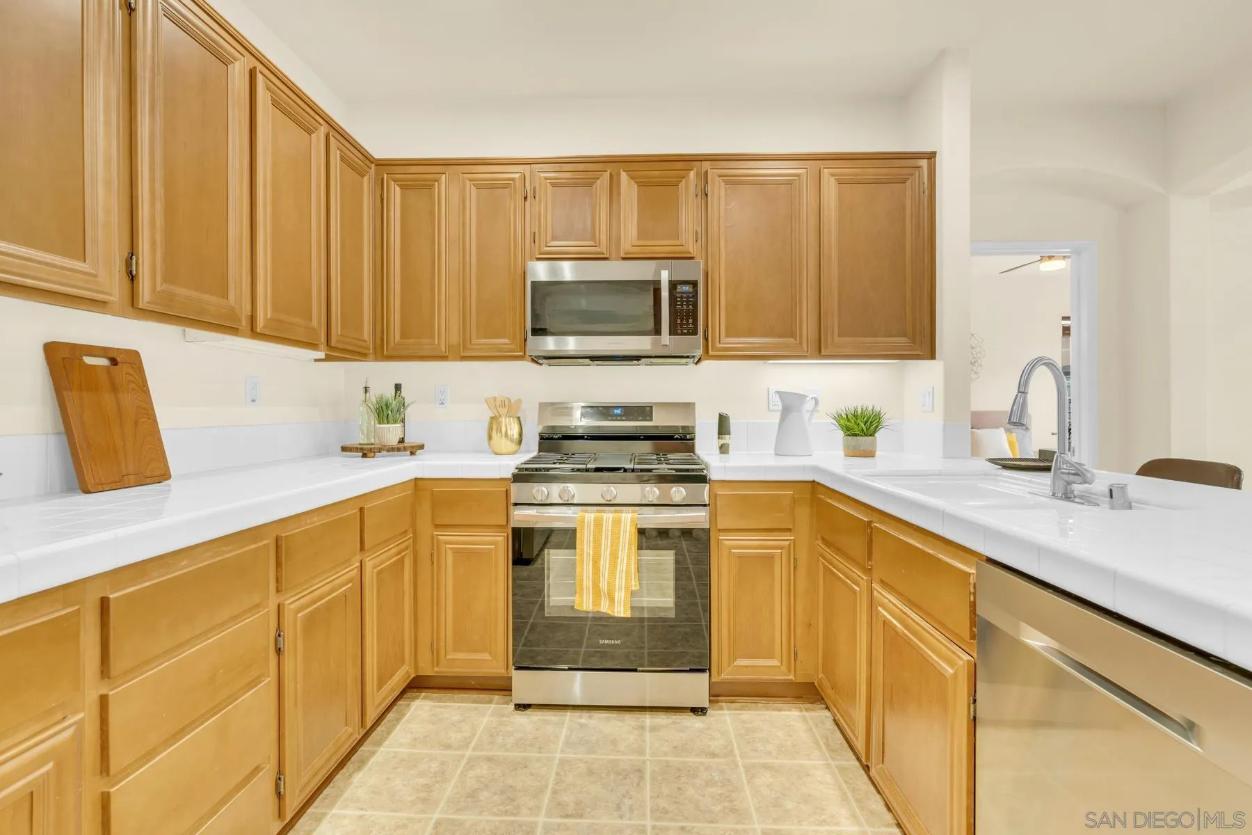 649 Sumner Way, Unit 6 Oceanside, CA 92058 - Photo 9 of 30 a kitchen with cabinets a sink and appliances