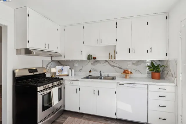 $545,000 | 108 Cypress Street, Unit D, Alameda, CA 94501