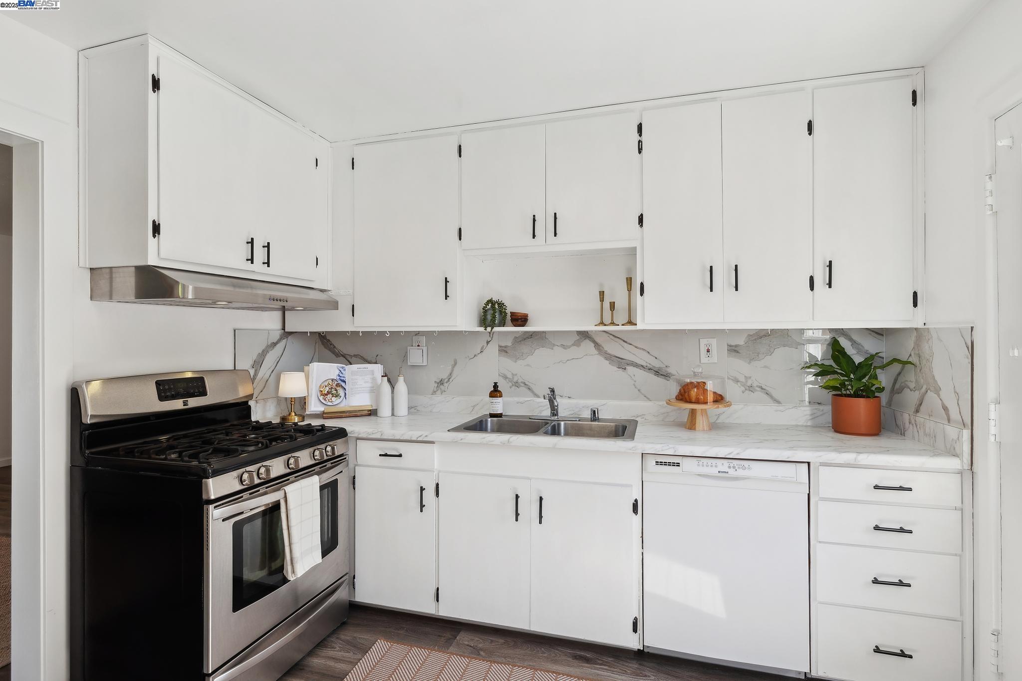 108 Cypress Street, Unit D Alameda, CA 94501 - Photo 12 of 28