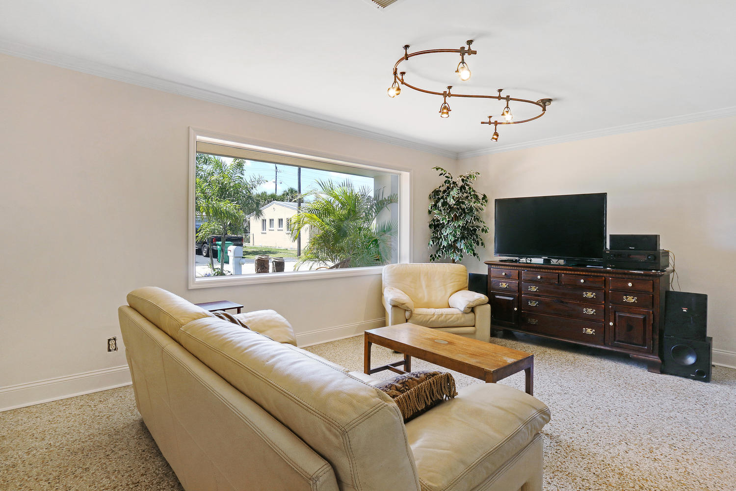 182 East 28th Street Riviera Beach, FL 33404 - Photo 5 of 20 182 E 28th St West Palm Beach-large-005-