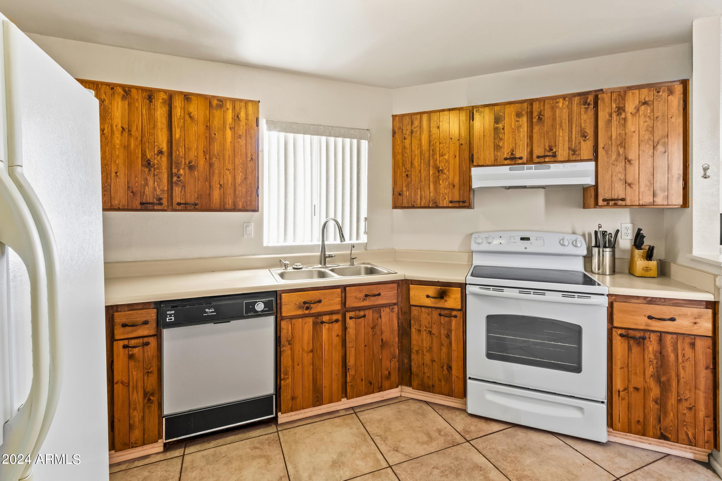 4426 East Vineyard Road Phoenix, AZ 85042 - Photo 8 of 22 11_3.png