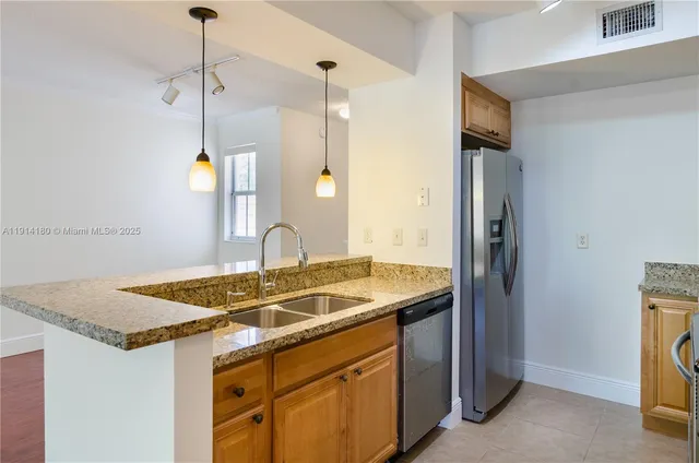 $2,999 | 2458 Centergate Drive, Unit 202, Miramar, FL 33025