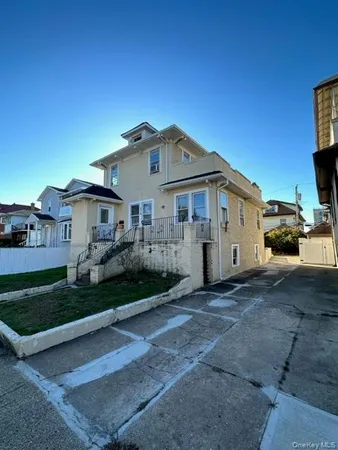 $3,200 | 234 West Market Street, Long Beach, NY 11561