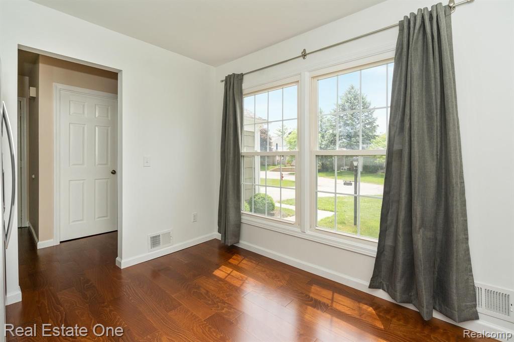 1370 Crescent Lane, Unit 302 Rochester Hills, MI 48306 - Photo 8 of 41