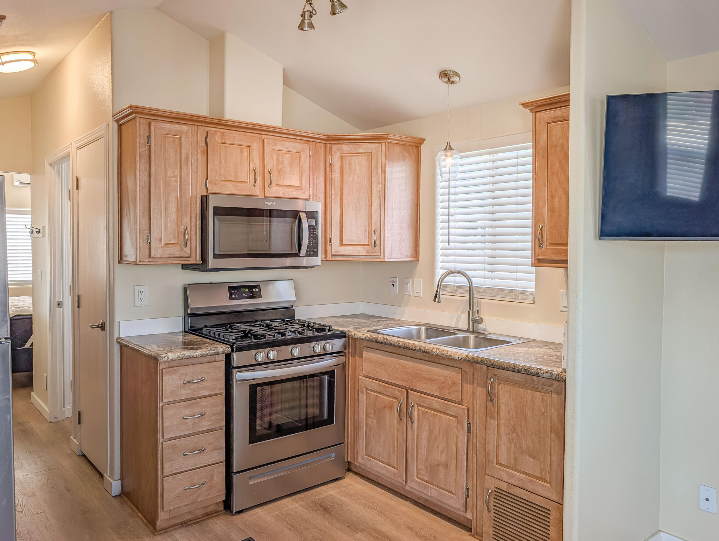 70200 Dillon Road, Unit 341 Desert Hot Springs, CA 92241 - Photo 19 of 33 Kitchen