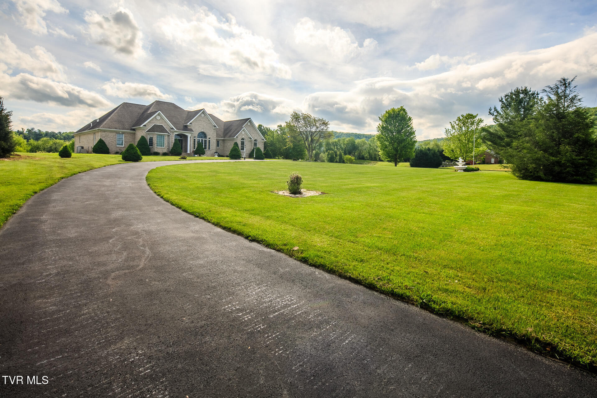 1738 Harbin Hill Road Mountain City, TN 37683 - Photo 2 of 39 IMG_2668