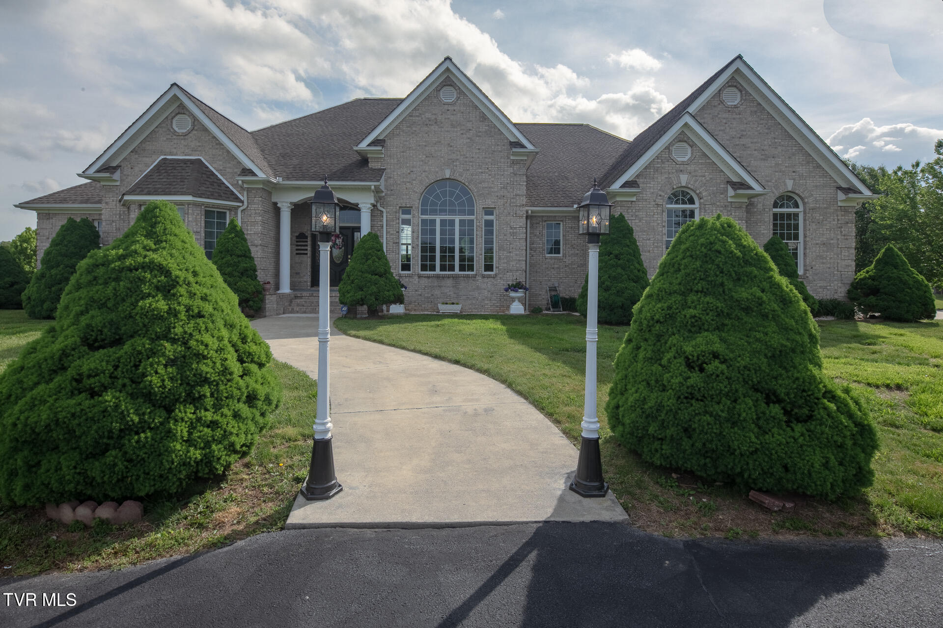 1738 Harbin Hill Road Mountain City, TN 37683 - Photo 4 of 39 IMG_2666