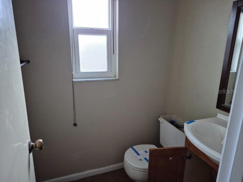 1702 Ketch Place Brandon, FL 33511 - Photo 11 of 14 a white toilet sitting next to a window