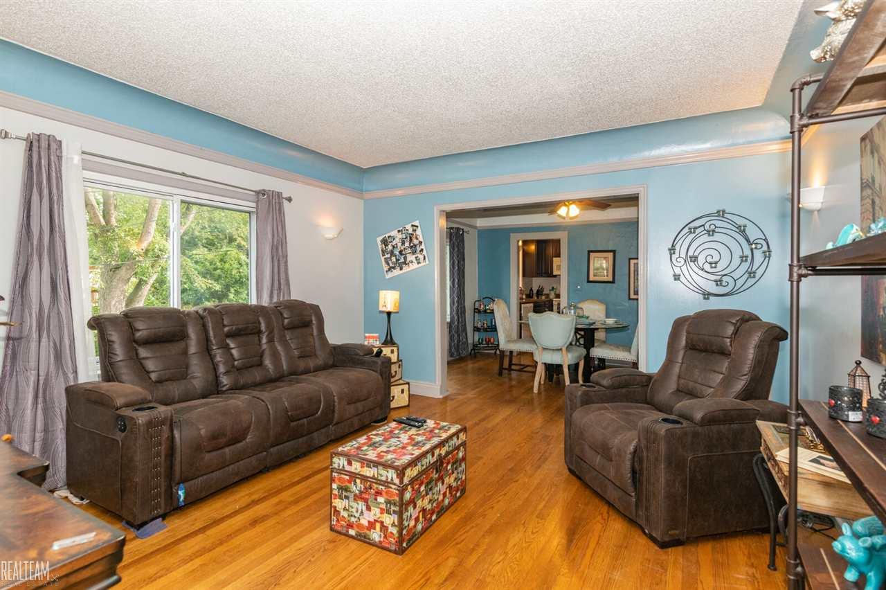 3043 Bathurst Avenue Rochester, MI 48309 - Photo 3 of 21 50023716-2.JPG