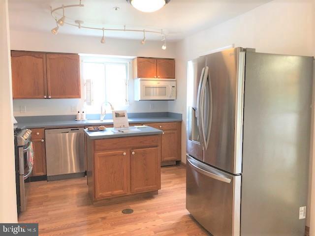 25700 Woodfield Road Damascus, MD 20872 - Photo 10 of 22 Kitchen