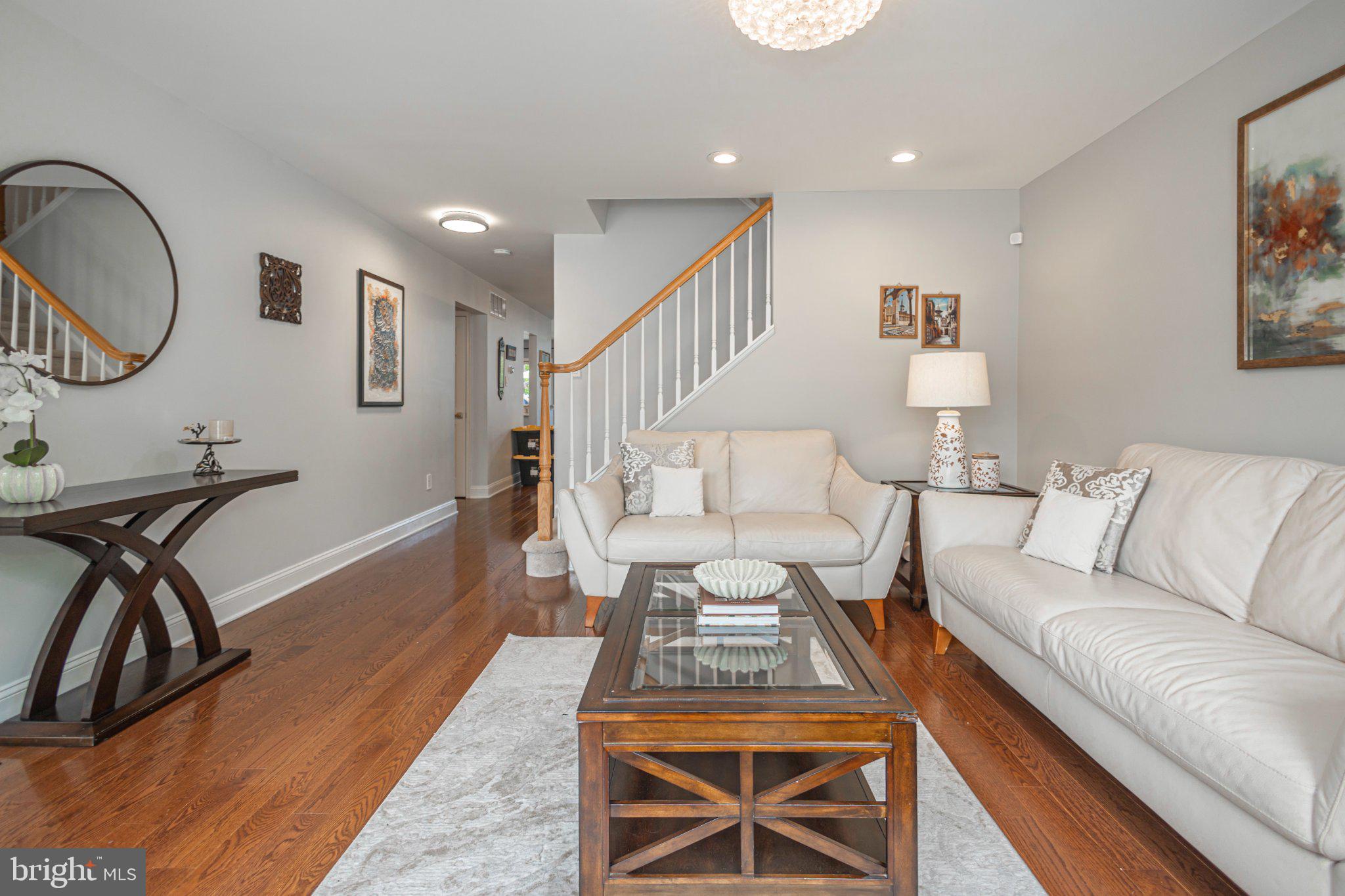 Neutral paint throughout