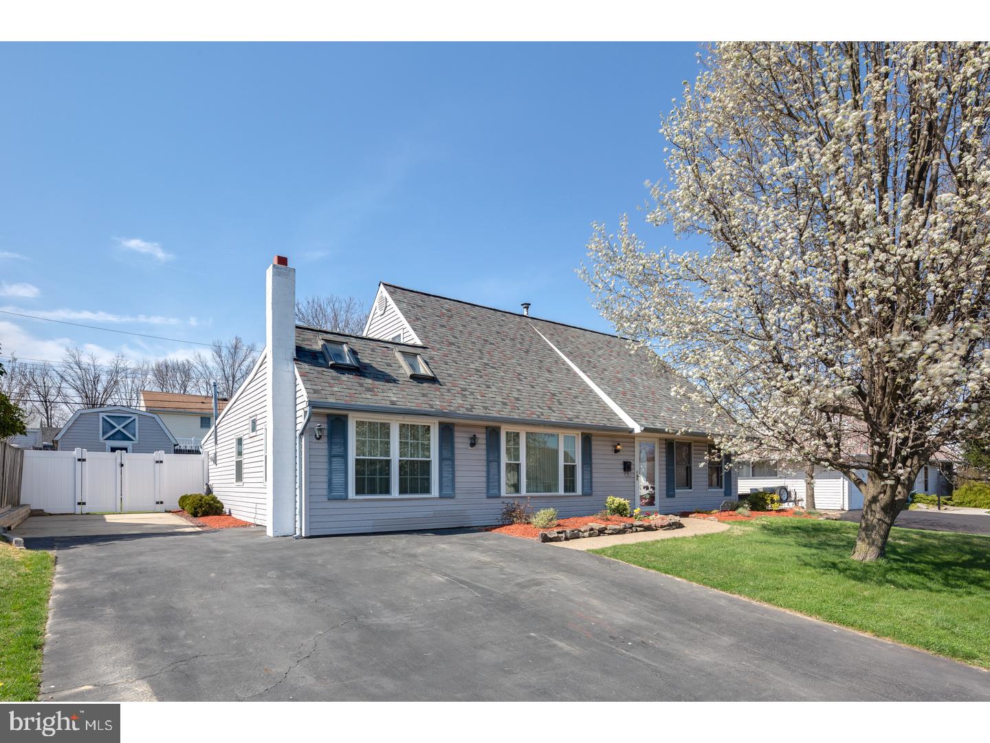 83 Harrow Road Levittown, PA 19056 - Photo 2 of 24 Gallery Image 2